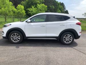 lot 2C image: 2018 Hyundai Tucson SEL - AWD - 2 OWNERS - 93,253 MILES