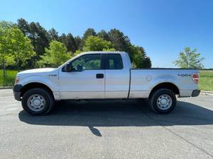 lot 3B image: 2011 Ford F-150 XL - 4X4 - 2 OWNERS