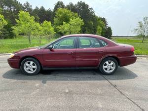 lot 10L image: 2006 Ford Taurus SE