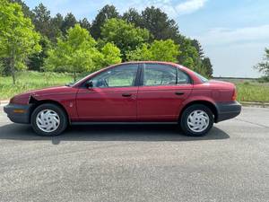 lot 10M image: 1999 Saturn S-Series SL - 1 OWNER - MANUAL