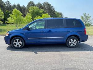 lot 5 image: 2010 Dodge Grand Caravan SXT