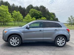 lot 2D image: 2013 Mitsubishi Outlander Sport SE - 2 OWNERS - AWD