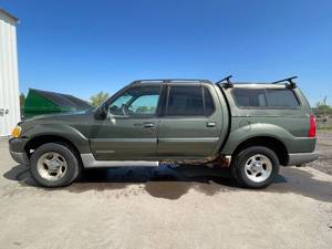 lot 17D image: 2002 Ford Explorer Sport Trac Value - 4X4 - 2 OWNERS