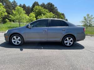 lot 16A image: 2006 Volkswagen Jetta Value Edition Pzev - MANUAL