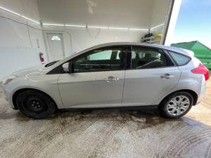 lot 13Z image: 2012 Ford Focus SE - 2 OWNERS -  90,987 MILES