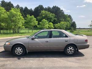 lot 20A image: 1999 Toyota Camry LE - 2 OWNERS