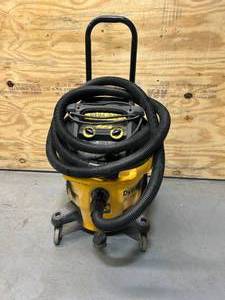 lot 13 image: DEWALT DWV012 Commercial Grade 10 Gallon WetDry HEPARRP Dust Extractor