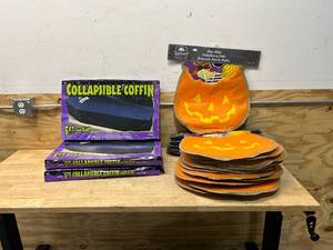 lot 95 image: Lot of Halloween Decorations