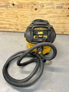 lot 14 image: DEWALT DWV010 Commercial Grade 8 Gallon WetDry HEPARRP Dust Extractor
