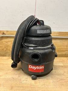 lot 45 image: DAYTON 4YE65 WetDry Vacuum