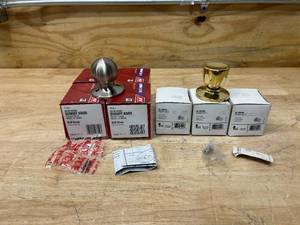 lot 100 image: Lot of 7 Dummy Knobs (details below)