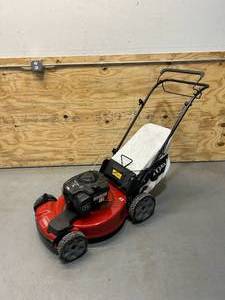 lot 10B image: TORO 22 in. Recycler Briggs & Stratton High Wheel FWD Gas Walk Behind Self Propelled Lawn Mower with Non-Original Bag