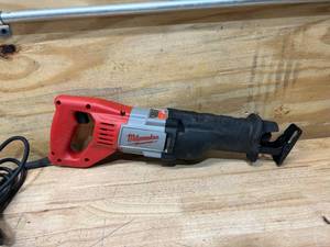 lot 114 image: MILWAUKEE 12 Amp 34 in. Stroke SAWZALL Reciprocating Saw