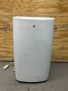 lot 121 image: GE Portable Air Conditioner