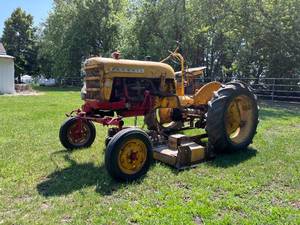 lot 3 image: 1961 International Harvester Farmall Cub w 60 Mower