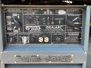lot 17 image: Lincoln ARC and TIG Welder