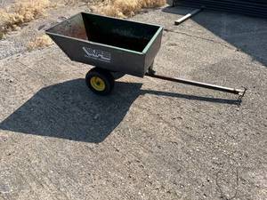 lot 19 image: John Deere 50 Yard Cart