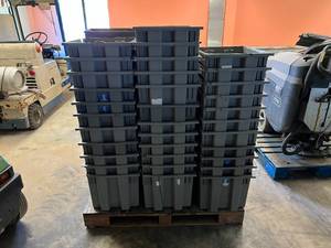 lot 31 image: Pallet of Plastic Tubs
