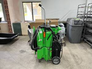 lot 26 image: Mid-Size No-Touch Cleaning Machine