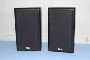 lot 49 image: PAIR of KLH Pro-12 Bookshelf Audio Loudspeakers  Speakers