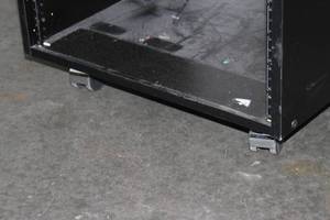 lot 122 image: Rolling Audio Video AV Equipment Console  Rack  Cabinet on Casters - Fits Standard 19 Rack Equipment