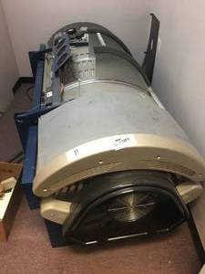 lot 11 image: Sun Star ZX32 Speed System Tanning Bed With Parts