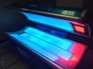 lot 19 image: Tan America Believe Tanning System with Red Light Therapy and Built In Face Tanning