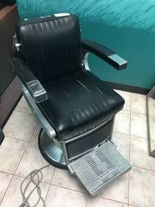 lot 39 image: Belmont Electric Barber Chair