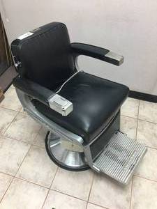 lot 47 image: Belmont Electric Barber Chair