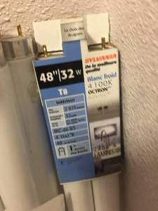 lot 56 image: Lot of 9 Fluorescent Bulbs - New - 32W 48