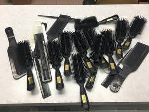 lot 103 image: Big Lot of Brushes and Combs