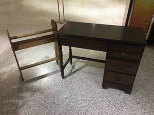 lot 128 image: Blanket Rack & Desk - Desk Measures Approx. 42 x 17 x 31