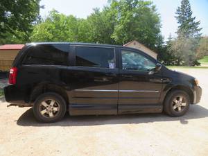 lot 1 image: HANDICAPPED DODGE GRAND CARAVAN