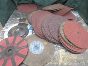 lot 32 image: GRINDING DISCS AND PAD
