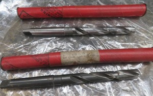 lot 33 image: 2 LARGE CLEVELAND TWIST DRILL BITS NEW