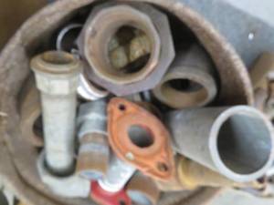 lot 39 image: BLACK PIPE AND GALVAINZED PIPE FITTINGS