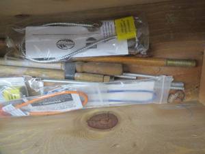 lot 97 image: GUN CLEANING STUFF AND MORE IN A WOODEN BOX