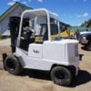 lot 24 image: 1995 Yale Model 6PO60LBNSBT086HL 6000 lb Gas Powered Fork Lift