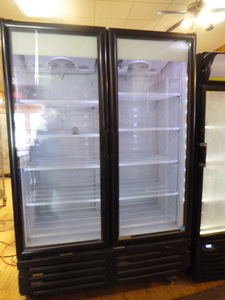 lot 2 image: Imbera Double Door Cooler