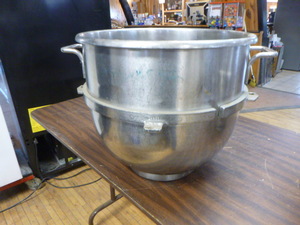 lot 33 image: Stainless Steel Mixing Bowl