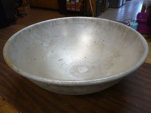 lot 36 image: Large Aluminum Wok