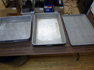 lot 38 image: 3 Baking Pans