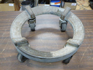 lot 40 image: Mixing Bowl Roller