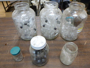 lot 42 image: Various sizes of Vials