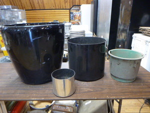 lot 53 image: 4 Garden Pots