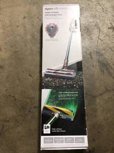 lot 12 image: Dyson V15 Detect Cordless Stick Vacuum Cleaner Customer Returns See Pictures