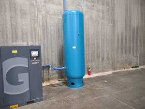 lot 12 image: Air Expansion Tank, 8x3, 125 Ove...