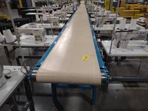 lot 124 image: Hytrol Power Belt Conveyor, 20 x 5...