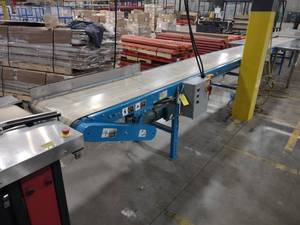 lot 131 image: Hytrol Power Belt Conveyor, 20 x 2...