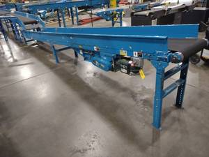 lot 134 image: Hytrol Power Belt Conveyor, 20 x 1...
